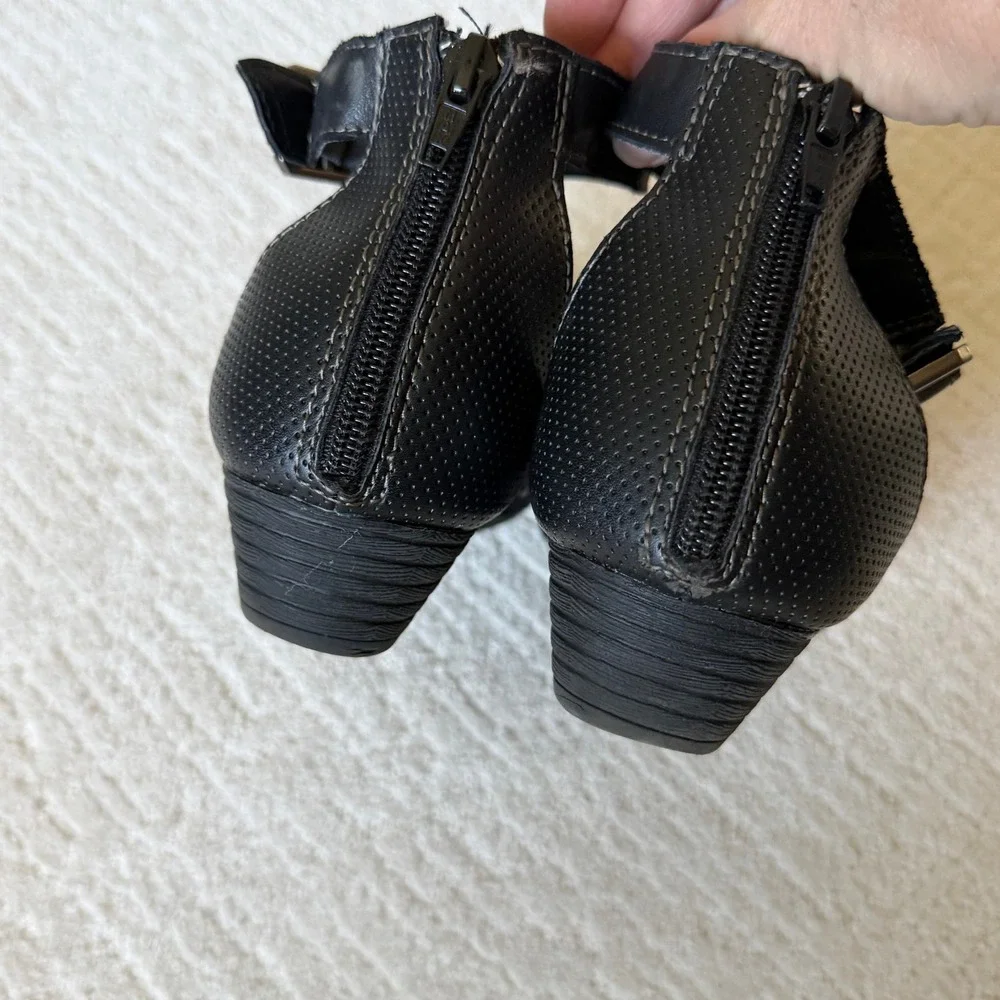 Earth Origins Hermia Black Leather Wedge Sandals‎ Laser Cut Strappy Womens 9.5M